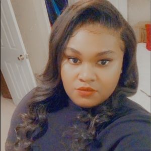 Meet your Posher, Felisha